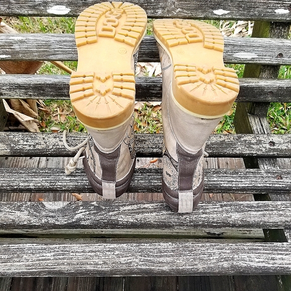 Womans Vegan Leather Beige Long Boots. Tick-Tock Design. Sz 37=6.5 - Picture 12 of 13